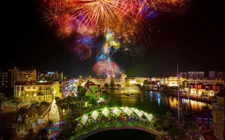 Không khí countdown 2026 rực rỡ ánh sáng, rộn ràng âm thanh và rạo rực cảm xúc tại các trung tâm lễ hội “họ Vin”