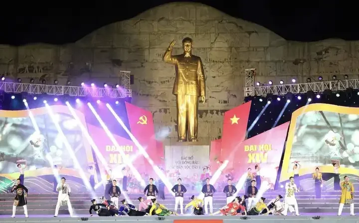 Sơn La rực rỡ đêm nghệ thuật chào mừng thành công Đại hội XIV của Đảng