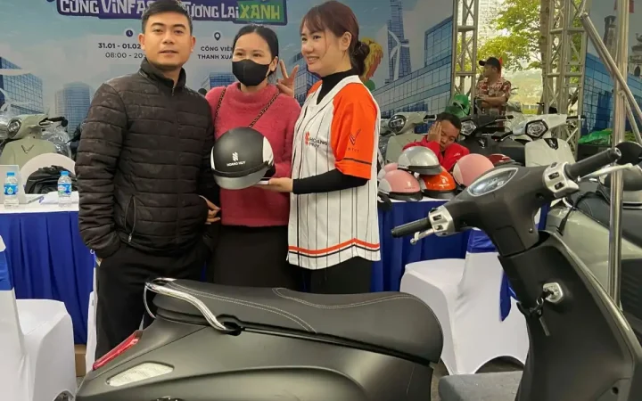 Người dân Hà Nội đồng loạt chốt mua xe máy điện “ngay và luôn” tại sự kiện “Đổi xăng lấy điện”
