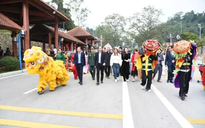 Lạng Sơn đón đoàn du khách quốc tế “xông đất” đầu năm 2026