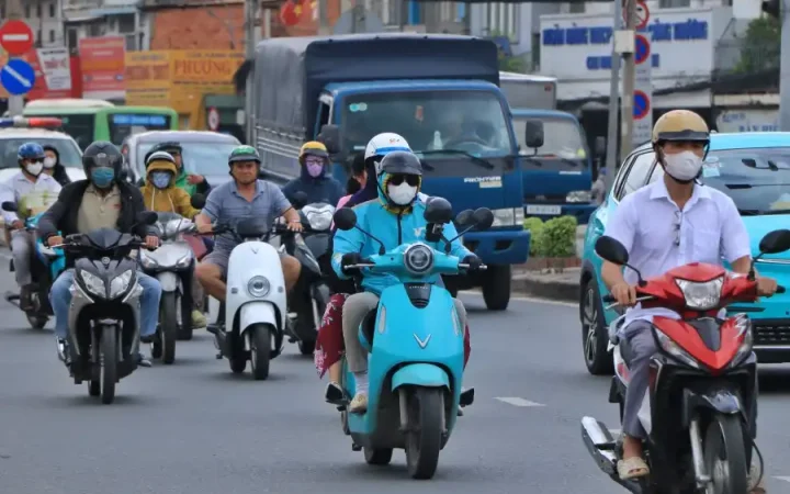 Hà Nội sắp có chính sách hỗ trợ người dân chuyển đổi xe xăng sang xe điện
