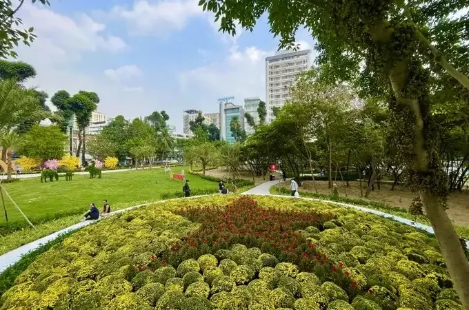 TP.HCM: Nhà thi đấu Phan Đình Phùng bỏ hoang đã trở thành công viên phục vụ người dân dịp Tết Bính Ngọ