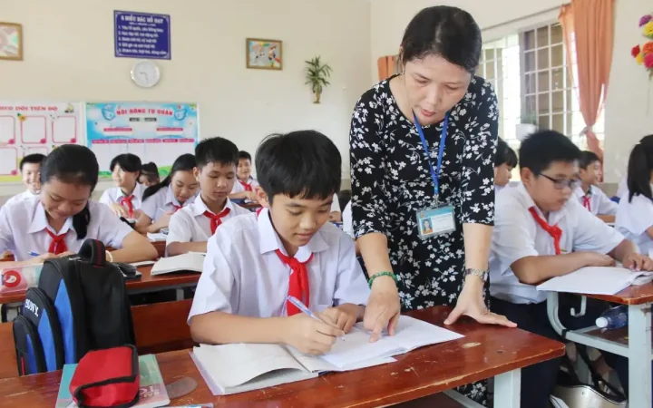 Bộ Nội vụ thông tin về lộ trình bổ sung biên chế y tế, giáo dục