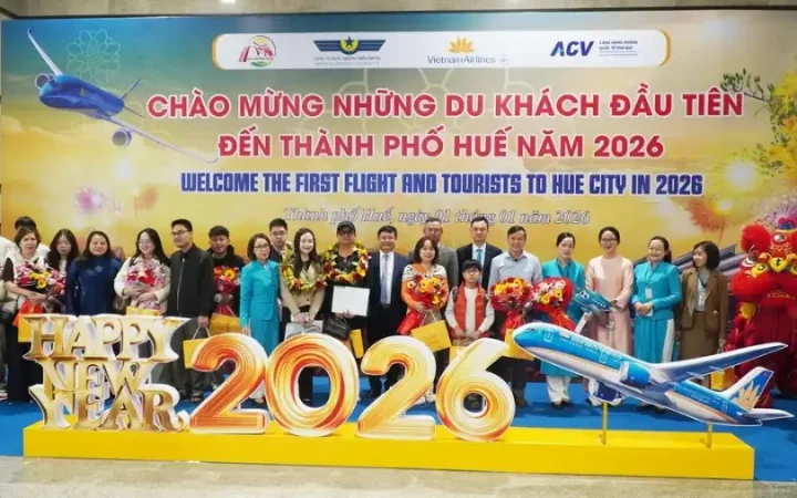 Huế rộn ràng đón những vị khách đầu tiên năm 2026