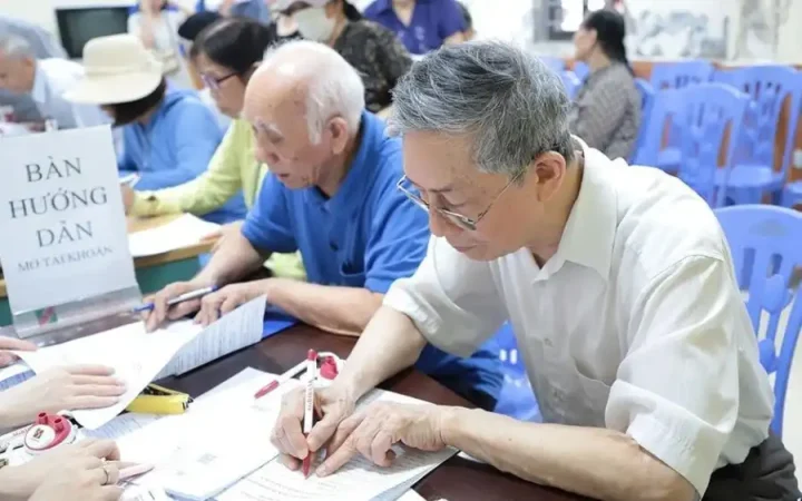 Hà Nội chi quà Tết cho người hưởng lương hưu, trợ cấp từ tháng 2/2026