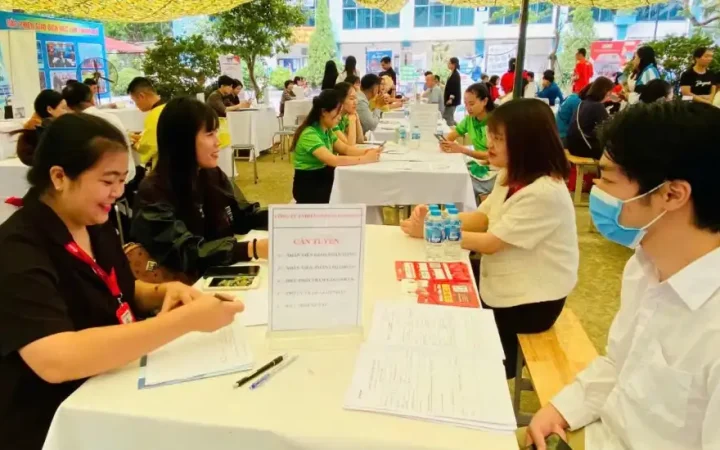 Thu nhập của người lao động tăng mạnh vào thời điểm cuối năm