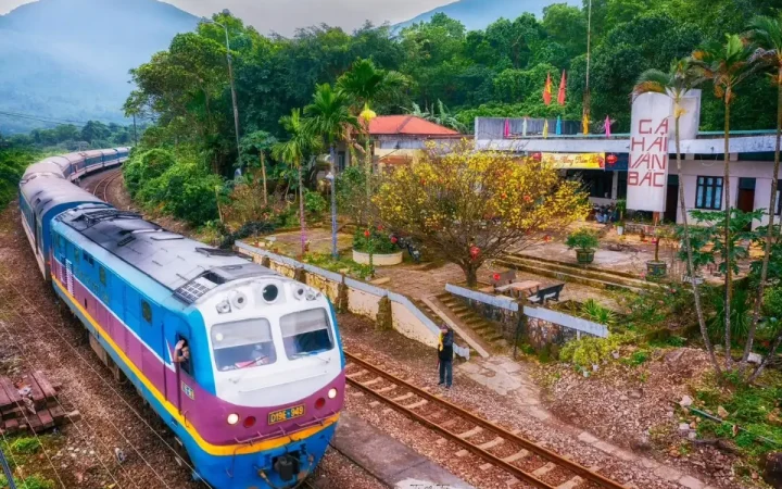 Giá vé tàu, vé máy bay Tết đều ở ngưỡng cao