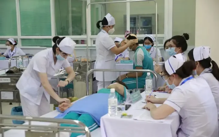 TP.HCM giữ nguyên lương, tăng phụ cấp cho người lao động trạm y tế xã từ 2026
