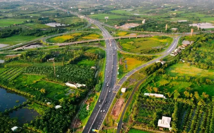 Từ năm 2026, tổ chức niêm yết triển khai thực hiện công bố thông tin bằng tiếng Anh
