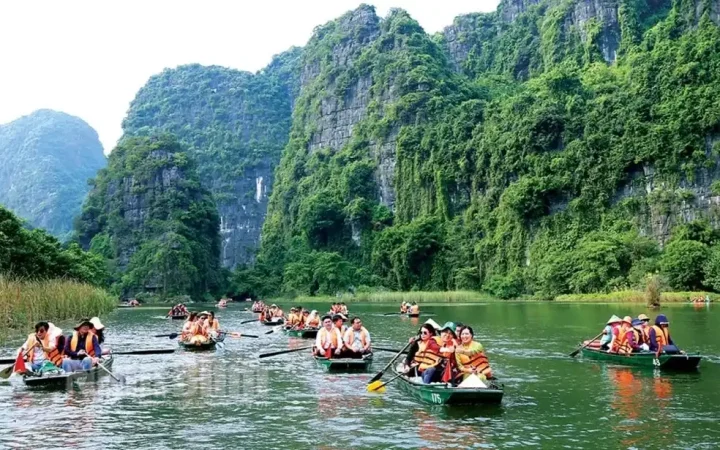Giảm rác thải nhựa hướng tới phát triển du lịch xanh bền vững tại Việt Nam