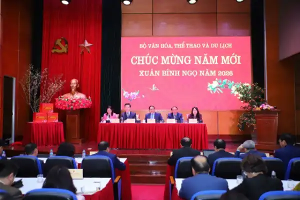 Thủ tướng thăm, làm việc với Bộ Văn hóa, Thể thao và Du lịch