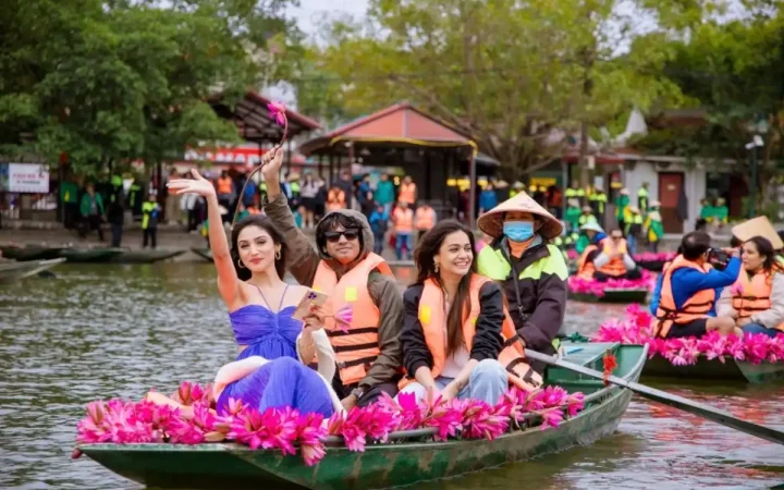 Ninh Bình hút khách Ấn Độ, châu Âu trong những ngày đầu xuân Bính Ngọ
