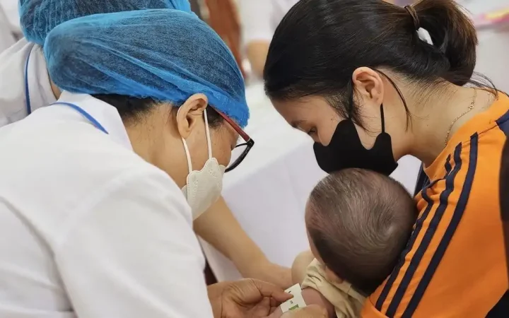 Bổ sung chính sách hỗ trợ sinh đủ hai con
