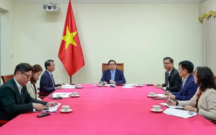Thủ tướng Phạm Minh Chính trao đổi với Thủ tướng Kuwait về cung ứng dầu thô và ổn định Trung Đông