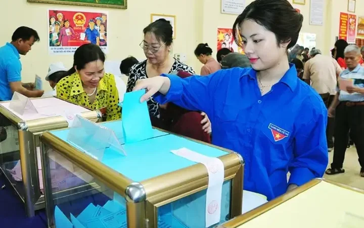 Tạo điều kiện để HSSV đủ 18 tuổi thực hiện đầy đủ quyền bầu cử