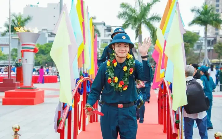 Thanh niên TP. Đà Nẵng hăng hái lên đường nhập ngũ, tiếp bước truyền thống anh hùng
