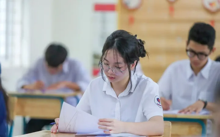 Hà Nội bỏ điều kiện thường trú và khu vực tuyển sinh vào lớp 10