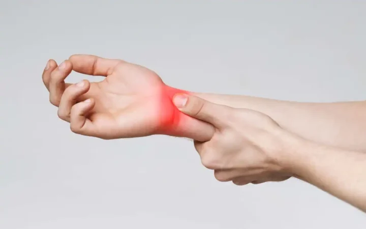 “Dân văn phòng” cần cảnh giác với hội chứng ống cổ tay