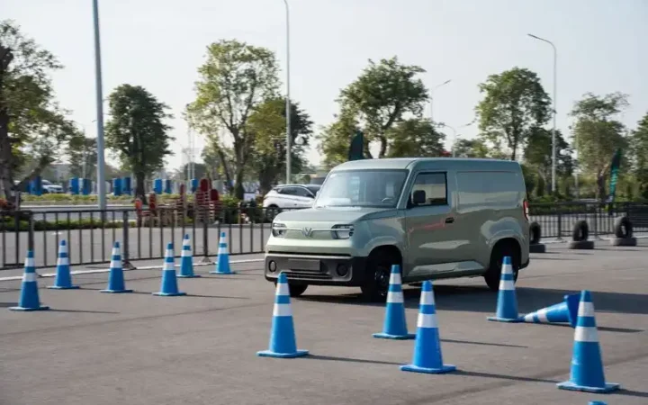 Khách hàng Việt nói về VinFast EC Van: ‘Vua ship hàng’ ngõ nhỏ
