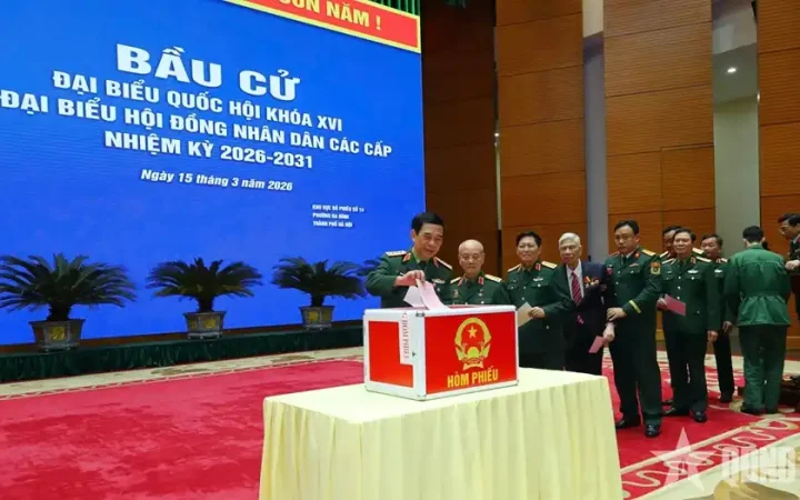 Lãnh đạo Bộ Quốc phòng tham gia bầu cử tại Khu vực bỏ phiếu số 14