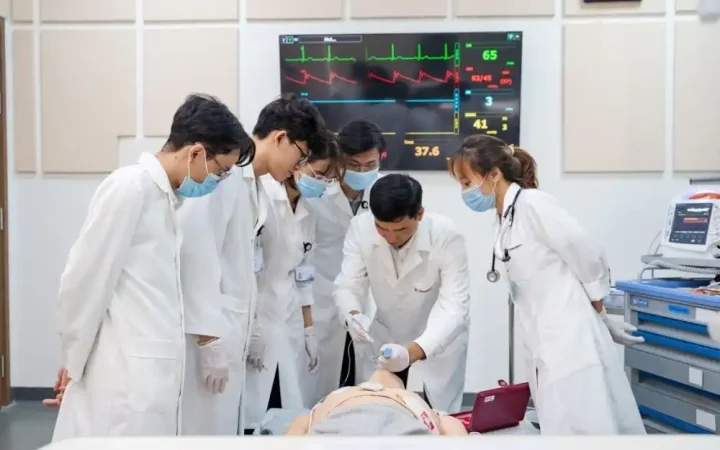 TP. Hồ Chí Minh phê duyệt Đề án Chính sách đặc thù hỗ trợ đào tạo bác sĩ nội trú