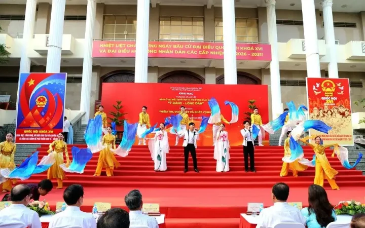 Cần Thơ: Khai mạc Trưng bày chuyên đề và Triển lãm sách chào mừng bầu cử ĐBQH khóa XVI