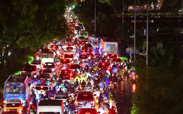 Năm 2030, Hà Nội chuyển đổi toàn bộ taxi chạy xăng, dầu sang xe điện
