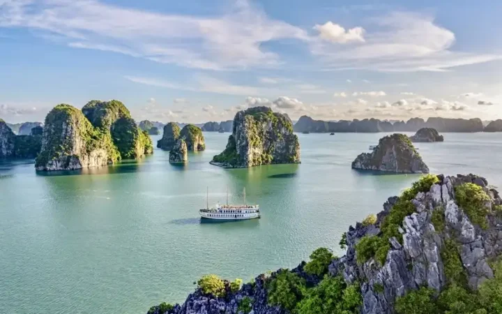 Quảng Ninh: Vịnh Bái Tử Long lọt Top 7 kỳ quan bậc nhất Đông Nam Á