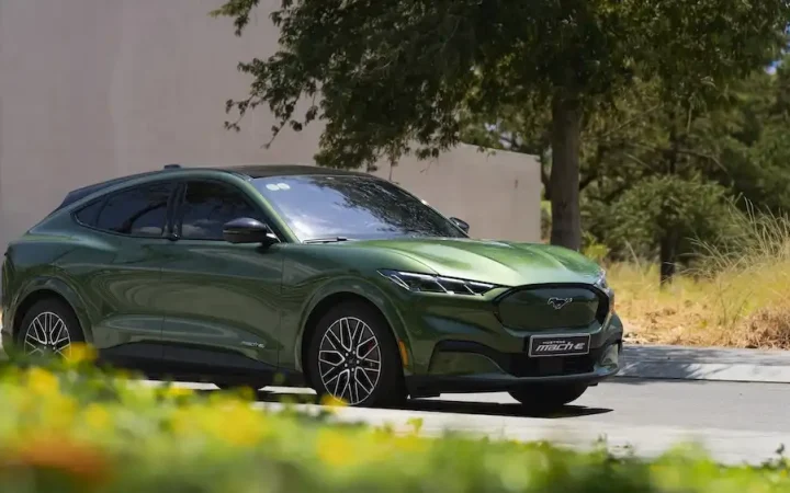 Nâng cấp hạ tầng dịch vụ: Bước đệm để Ford đưa Mustang Mach-E lên đường đua xanh hoá