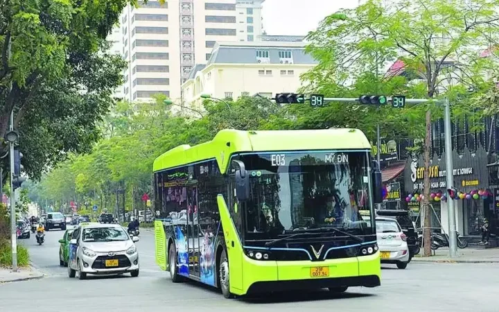 Hà Nội đẩy mạnh chuyển đổi xe buýt sử dụng năng lượng xanh trên địa bàn