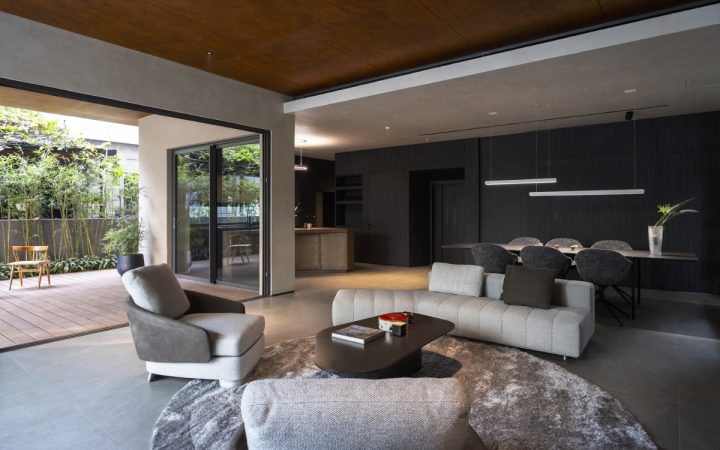 Kiến trúc villa xanh phản chiếu trên mặt nước