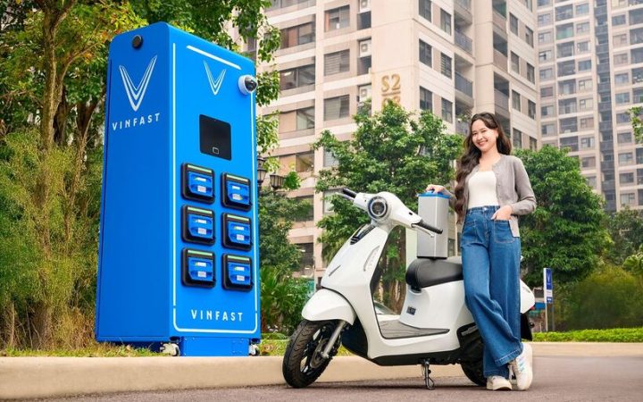 Đổi pin 1 phút, sạc miễn phí khắp nơi: Lý do người dùng ngày càng chuộng xe máy điện VinFast