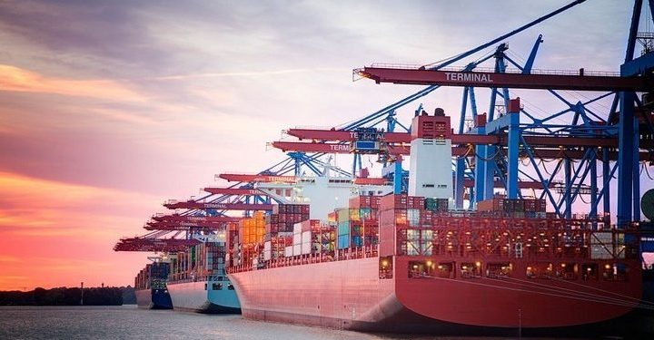 Nửa cuối tháng 4, cán cân thương mại bất ngờ đảo chiều thặng dư hơn 87 triệu USD