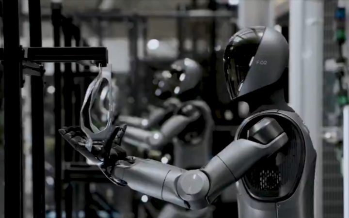 Robot hình người tự phân loại 65.000 bưu kiện trong suốt 50 giờ