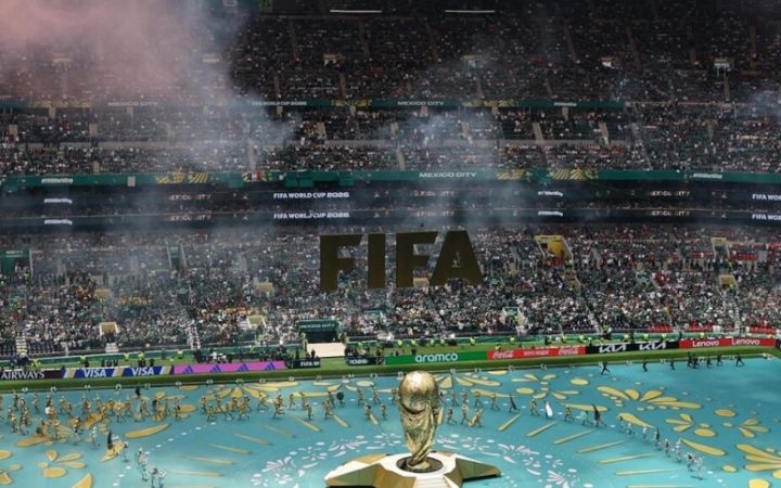 Nắng nóng mùa World Cup: Thách thức từ cầu thủ đến cổ động viên