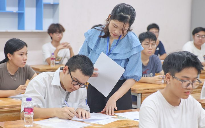 Hơn 1,2 triệu thí sinh cả nước bắt đầu làm bài thi tốt nghiệp THPTQG 2026