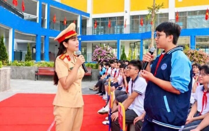 Phối hợp tuyên truyền an toàn giao thông cho học sinh