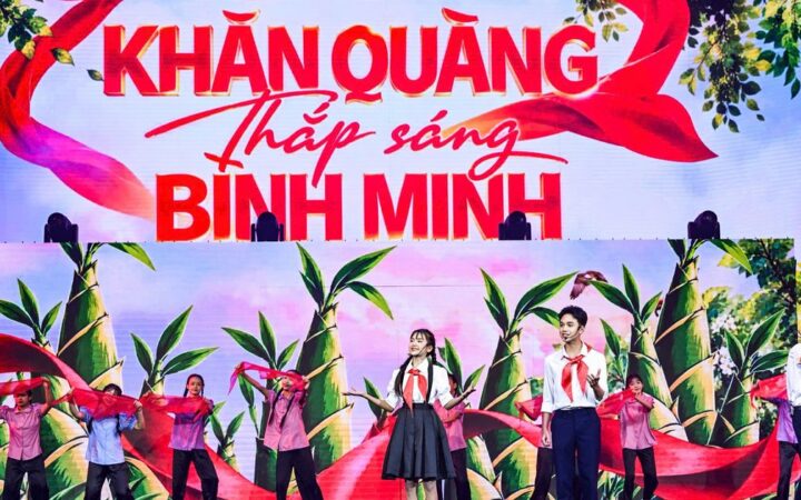 Rực rỡ sắc màu chương trình nghệ thuật “Chắp cánh tuổi thơ”